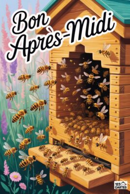 Abeilles s'envolant d'une ruche en bois, texte « Bon Après-Midi ». Fleurs roses et lavandes en arrière-plan. Scène ensoleillée, tons chauds et doux.