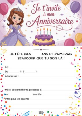 Princesse Sofia souriante en robe violette se tient à côté d'un gâteau d'anniversaire à plusieurs étages avec des bougies.
